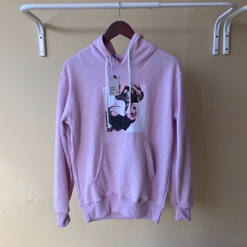 Sudadera ariana grande discount h&m