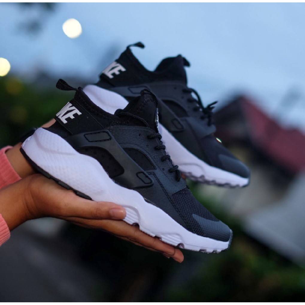 Calidad Premium Nike AIR HUARACHE RUN Negro Blanco