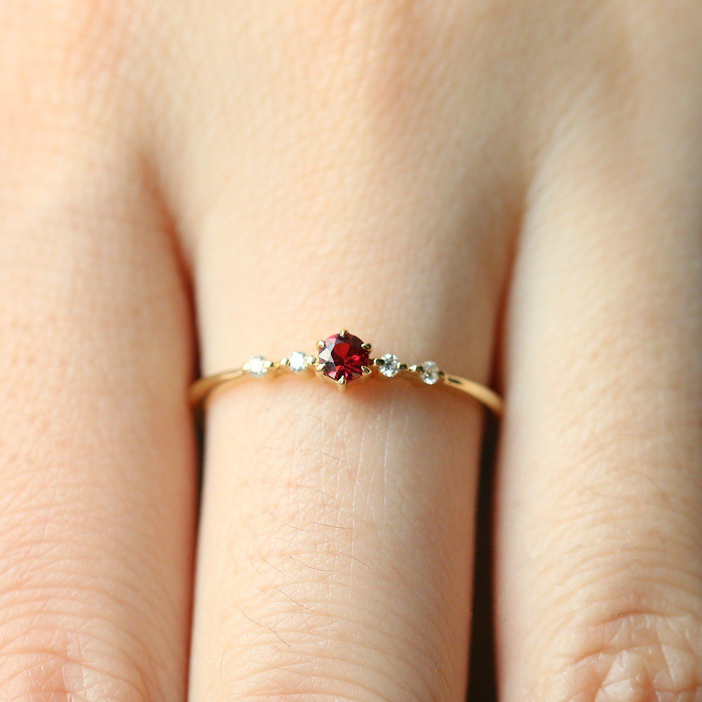 Anillo de discount compromiso piedra roja