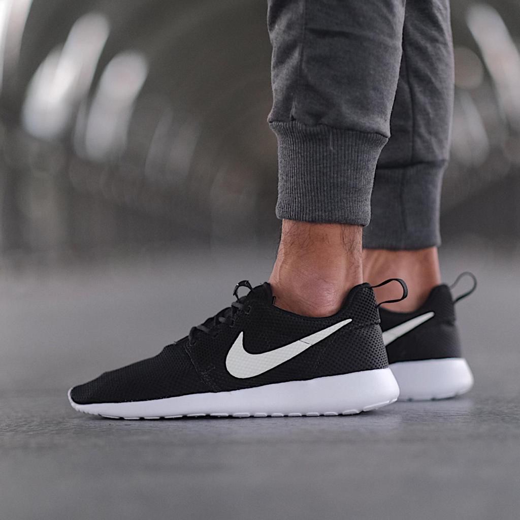 Comprar nike roshe run negras hot sale