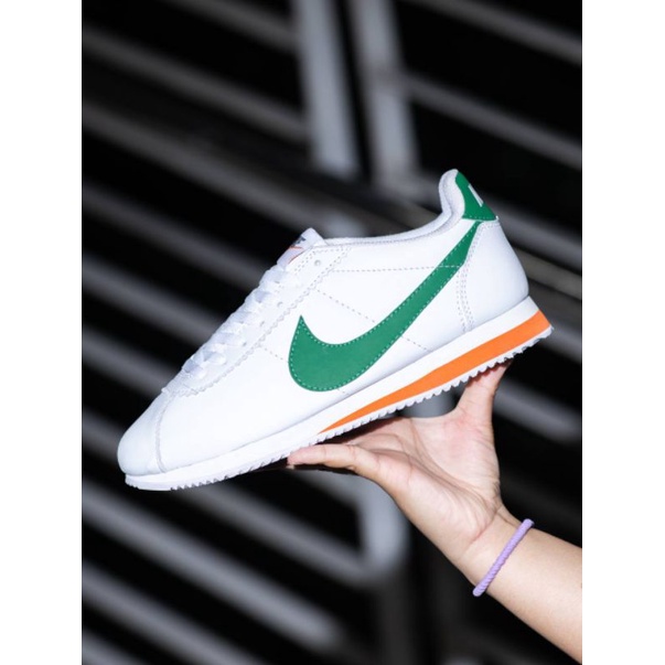 Nike cortez shop blancas y verdes