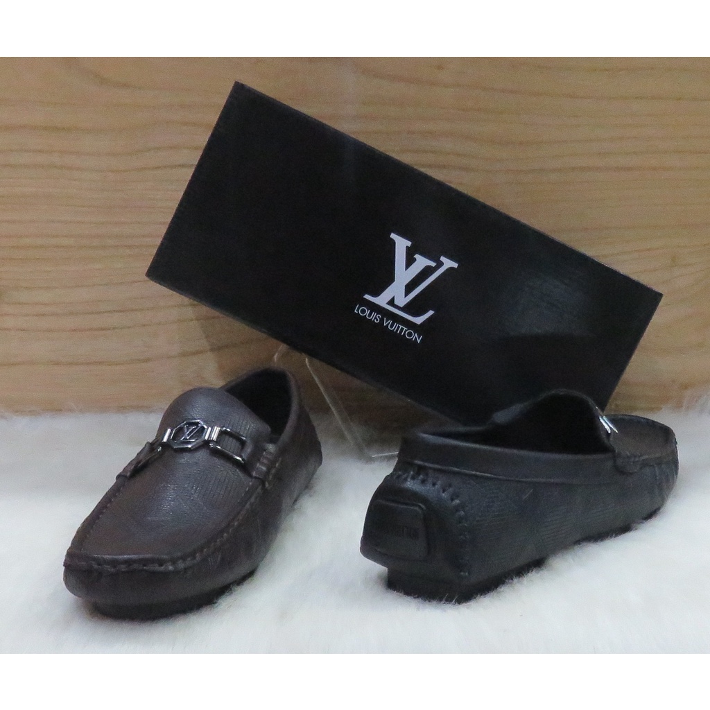 Zapatos casuales hombres marca LOUIS VUITTON ART 789-88 precio RP 488,600  marca ORIGINAL