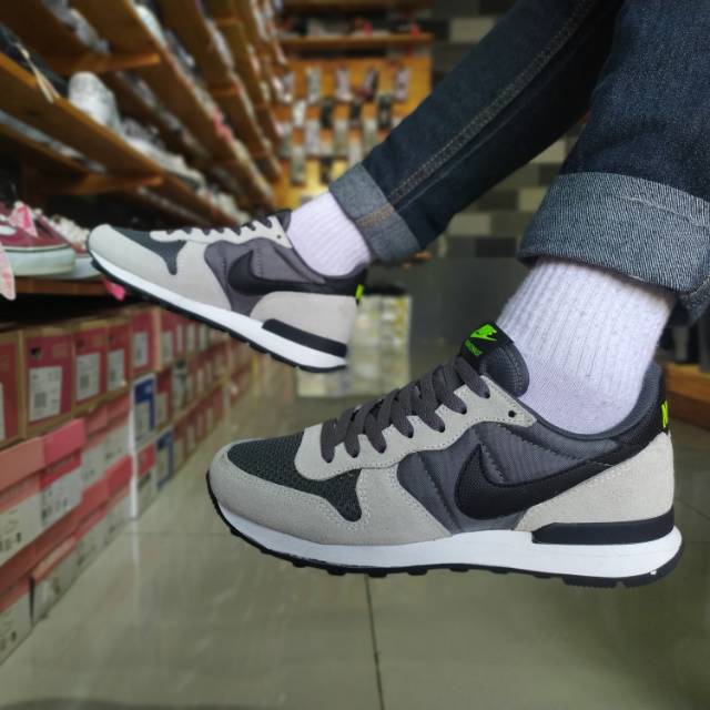 Nike internationalist shop hombre gris