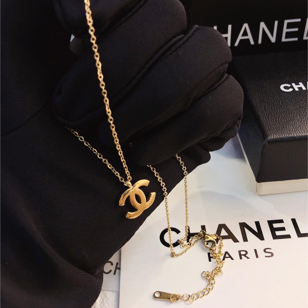 Aretes Chanel Con Letras De Acero Titanio Con Logotipo Doble CC Joyería  Para Mujer