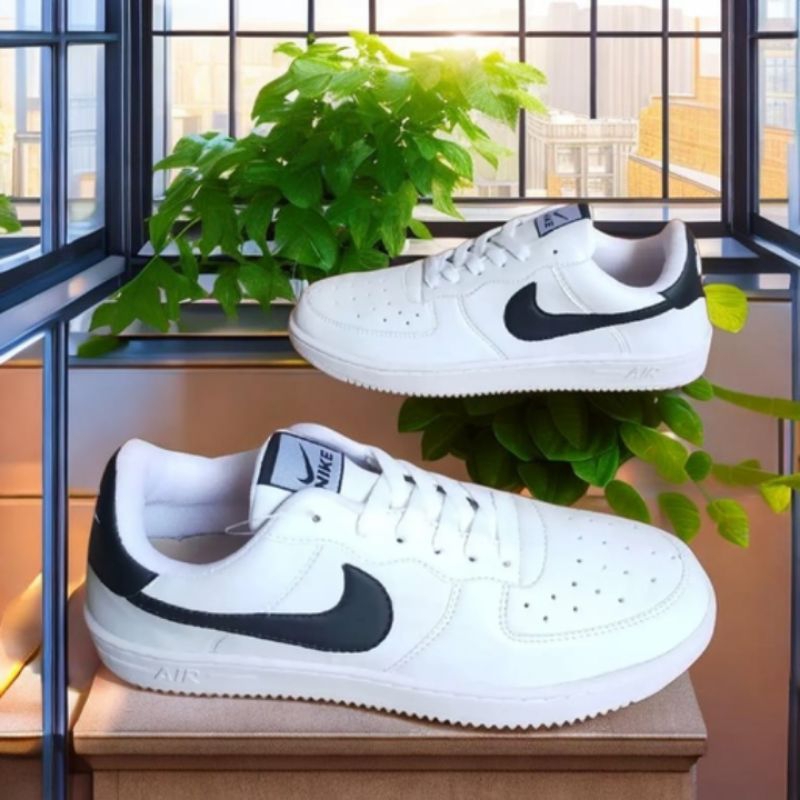 Nike air force mujer blancas y negras best sale