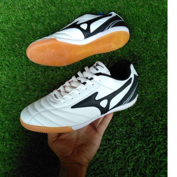 Botas de hotsell futbol sala mizuno