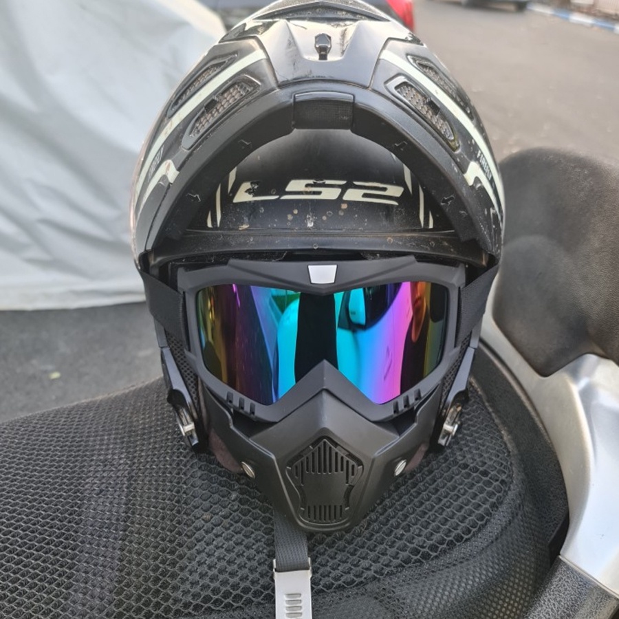 Niño Feliz Una Bicicleta Con Gafas Sol Casco Equipo Protección