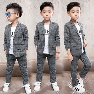 Niños con trajes elegantes hot sale