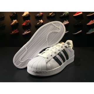 Conchas adidas 2024 negras con blanco