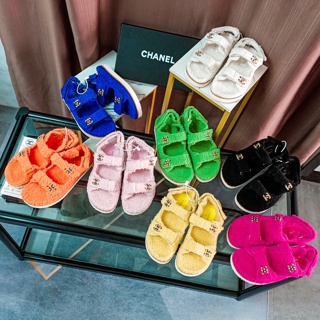 Louis Vuitton lanza una colección de botas de lluvia para mujer El