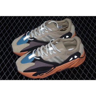 Los zapatos yeezy discount 700