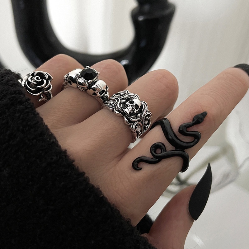 Anillos de best sale calaveras para mujer