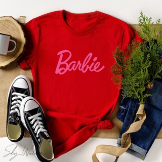  Barbie - Camiseta clásica con cuello en V con logotipo de,  Negro - : Ropa, Zapatos y Joyería