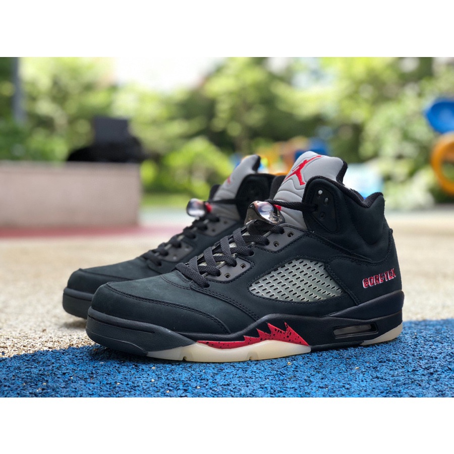 Jordan 5 negro con 2025 rojo